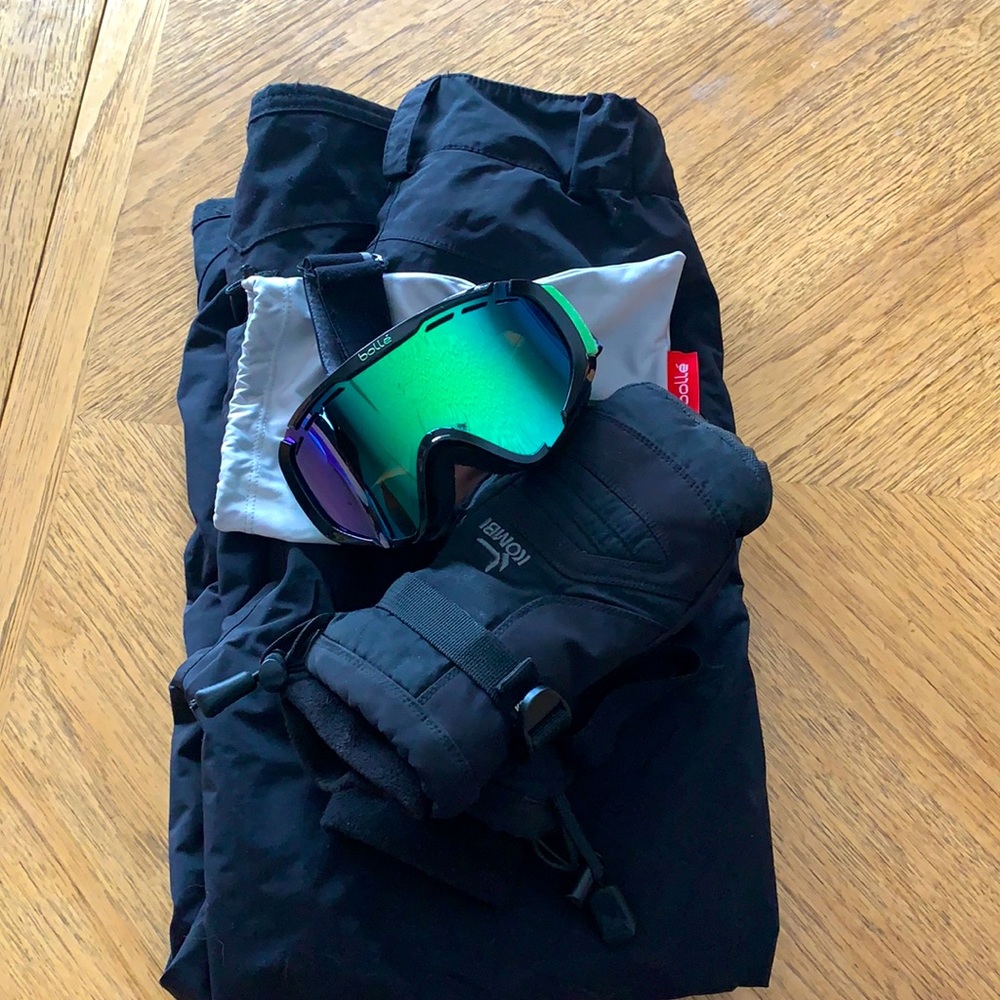 Youth boys snowpants, goggles, and gloves package!